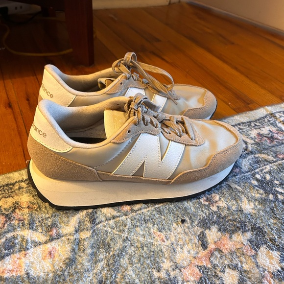 New Balance 237 Tan and White Casual Sneakers - Picture 2 of 8